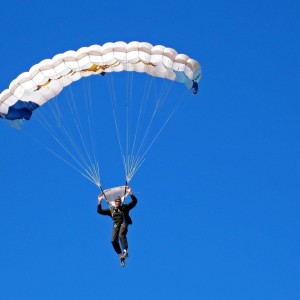 开云·体育官网APP下载-字母哥爆砍四十分雄鹿轻取热火，字母哥因伤早退雄鹿惨败 老鹰主场过关扳成2-2